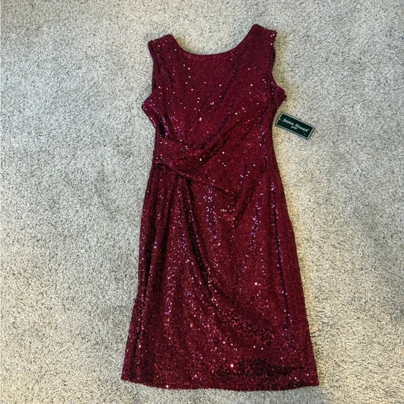 Elegant Sequin Dress in Deep Red - Picture 1 of 9